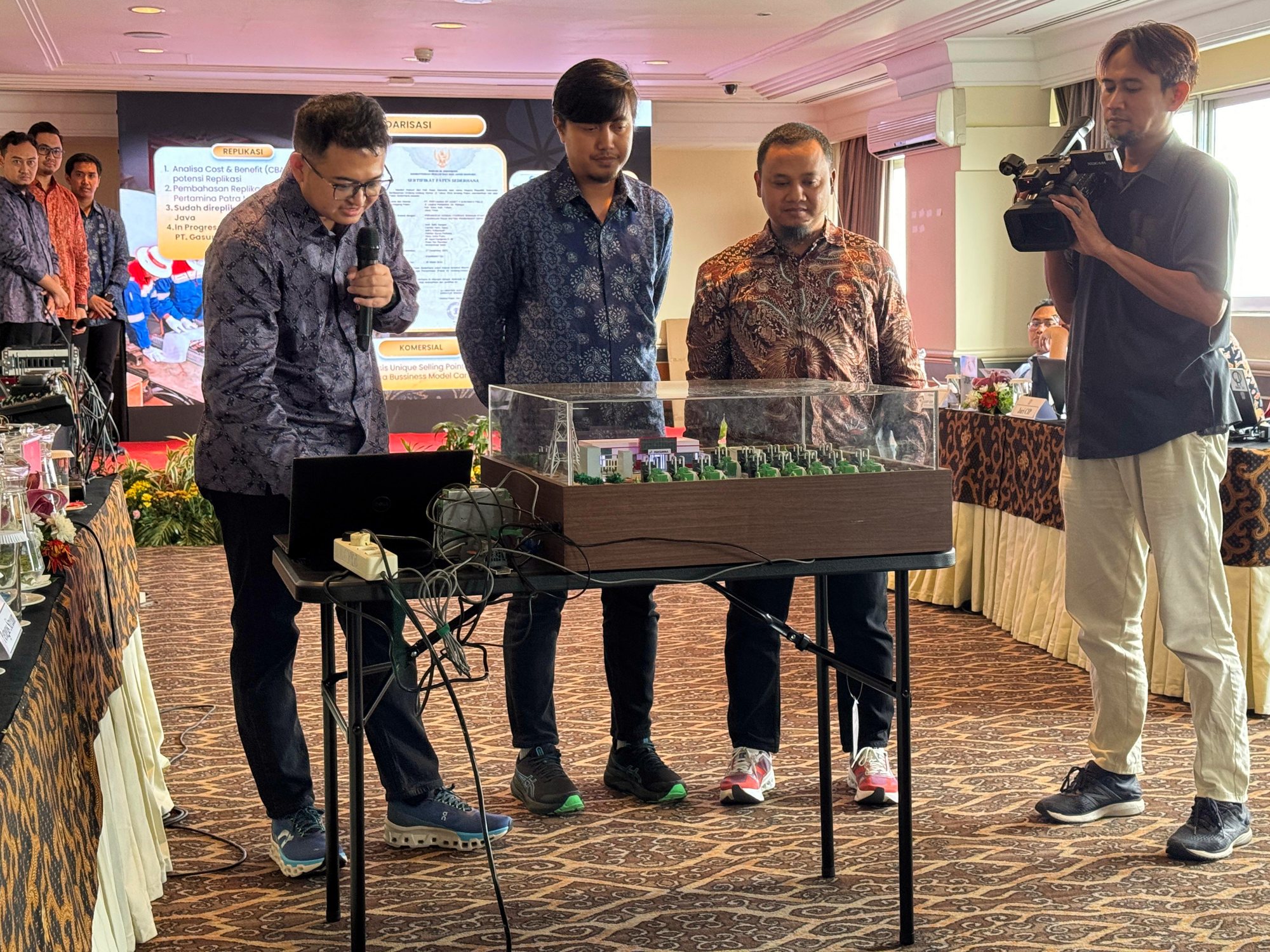 The team demonstrating the S-COS model to the APQ 2025 panel